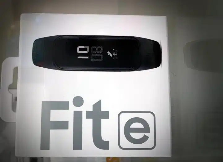 galaxy fit e vs fitbit
